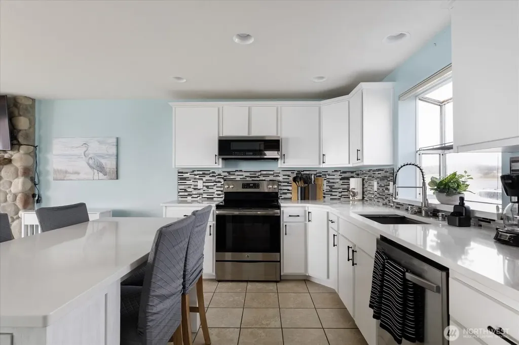 2507 W Beach Road Oak Harbor WA 98277