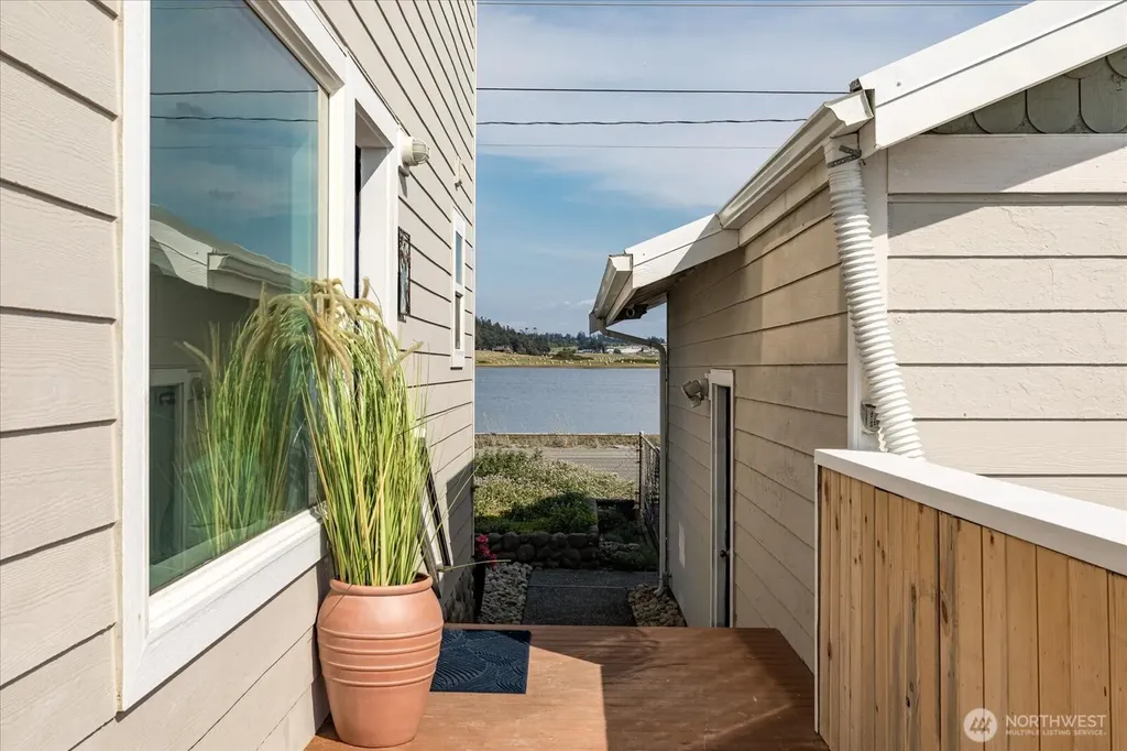 2507 W Beach Road Oak Harbor WA 98277