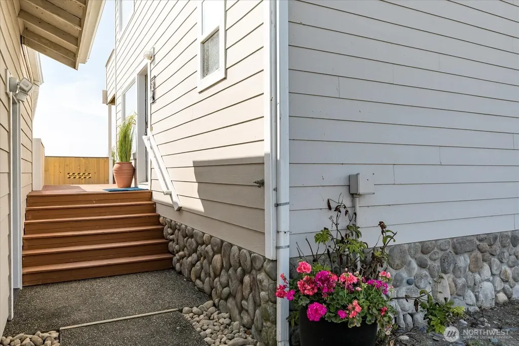 2507 W Beach Road Oak Harbor WA 98277