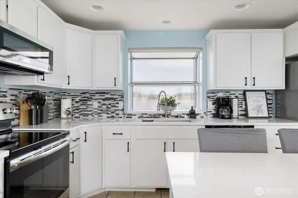 2507 W Beach Road Oak Harbor WA 98277