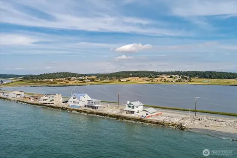 2507 W Beach Road Oak Harbor WA 98277