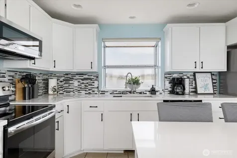 2507 W Beach Road Oak Harbor WA 98277