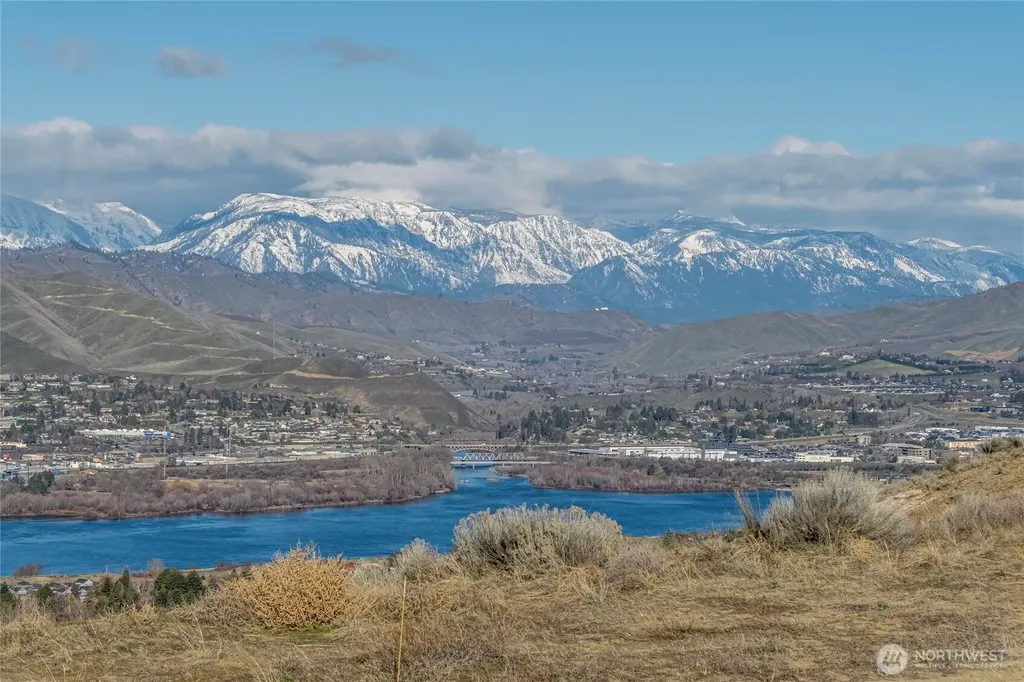 621 Upper Daniels Drive East Wenatchee WA 98802