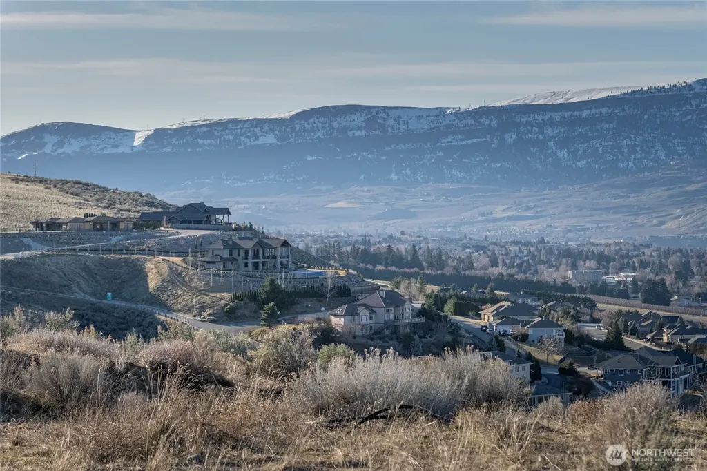 621 Upper Daniels Drive East Wenatchee WA 98802