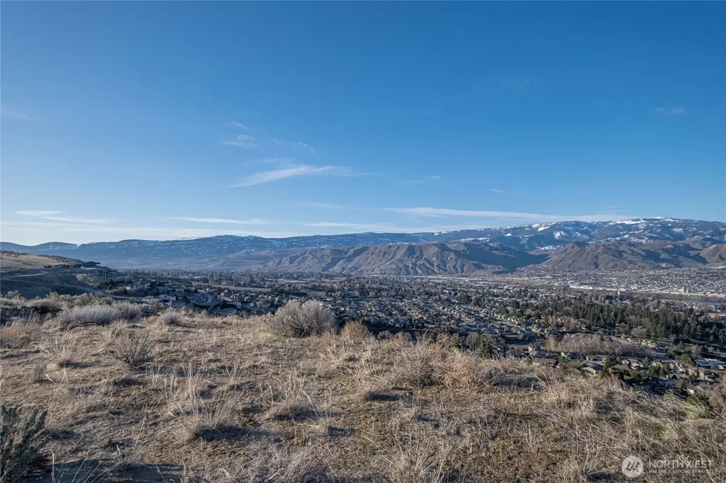 621 Upper Daniels Drive East Wenatchee WA 98802