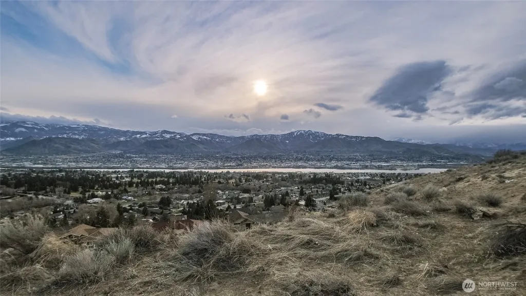 621 Upper Daniels Drive East Wenatchee WA 98802