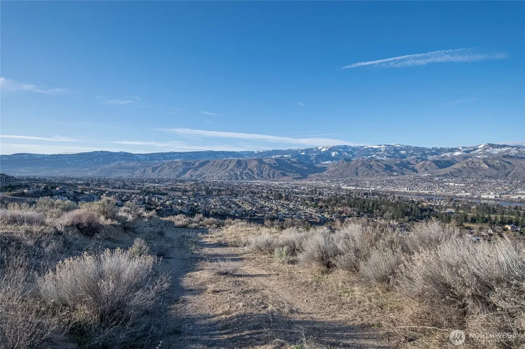 621 Upper Daniels Drive East Wenatchee WA 98802
