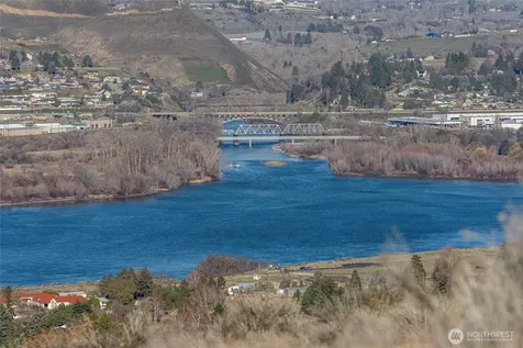 621 Upper Daniels Drive East Wenatchee WA 98802