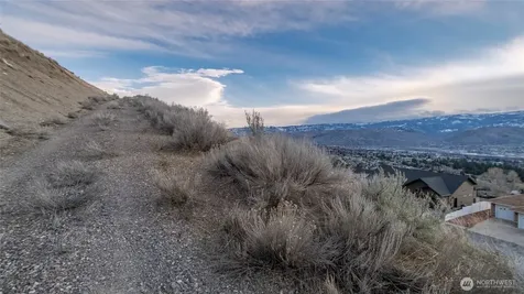 621 Upper Daniels Drive East Wenatchee WA 98802