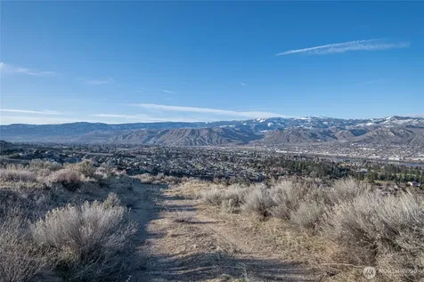 621 Upper Daniels Drive East Wenatchee WA 98802