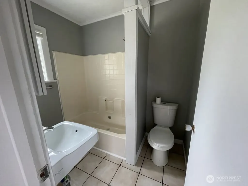 517 Emerson Avenue Hoquiam WA 98550