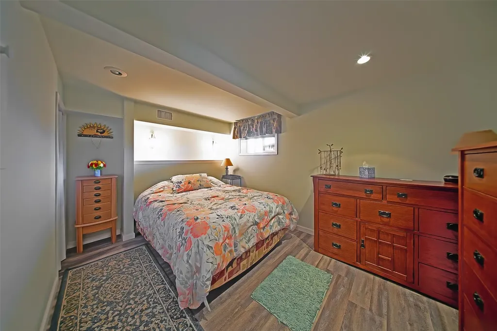 6404 N Five Views Road Tacoma WA 98407