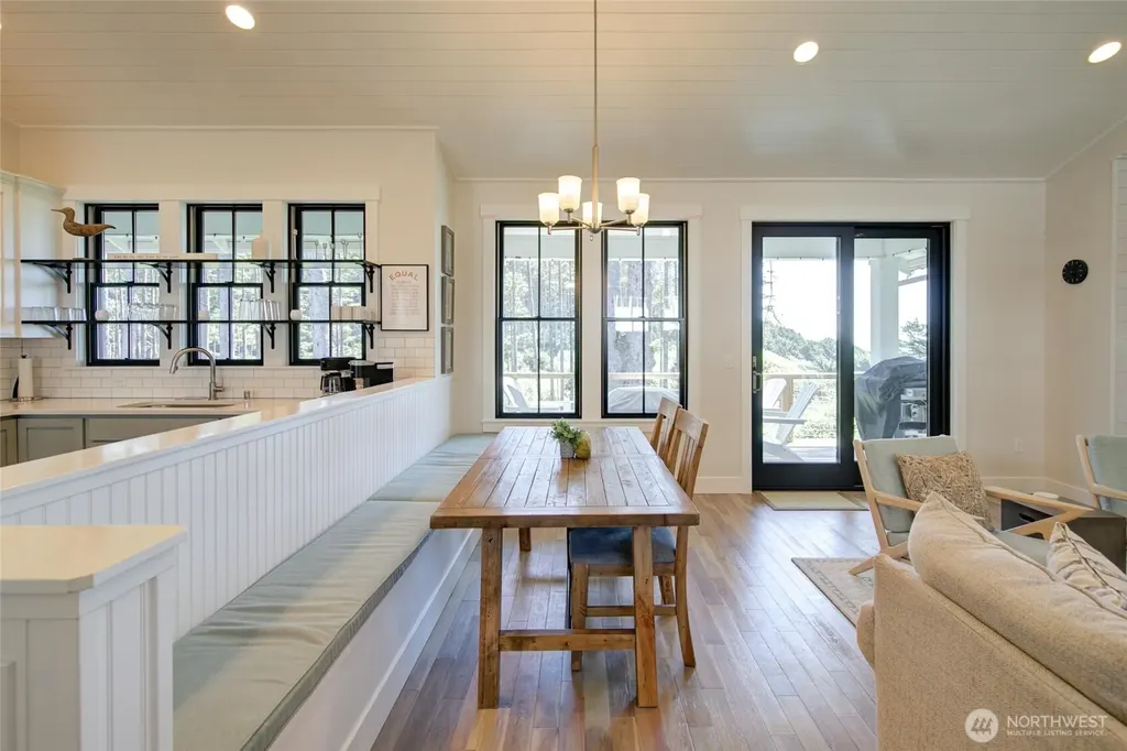 46 Seaside Lane Pacific Beach WA 98571