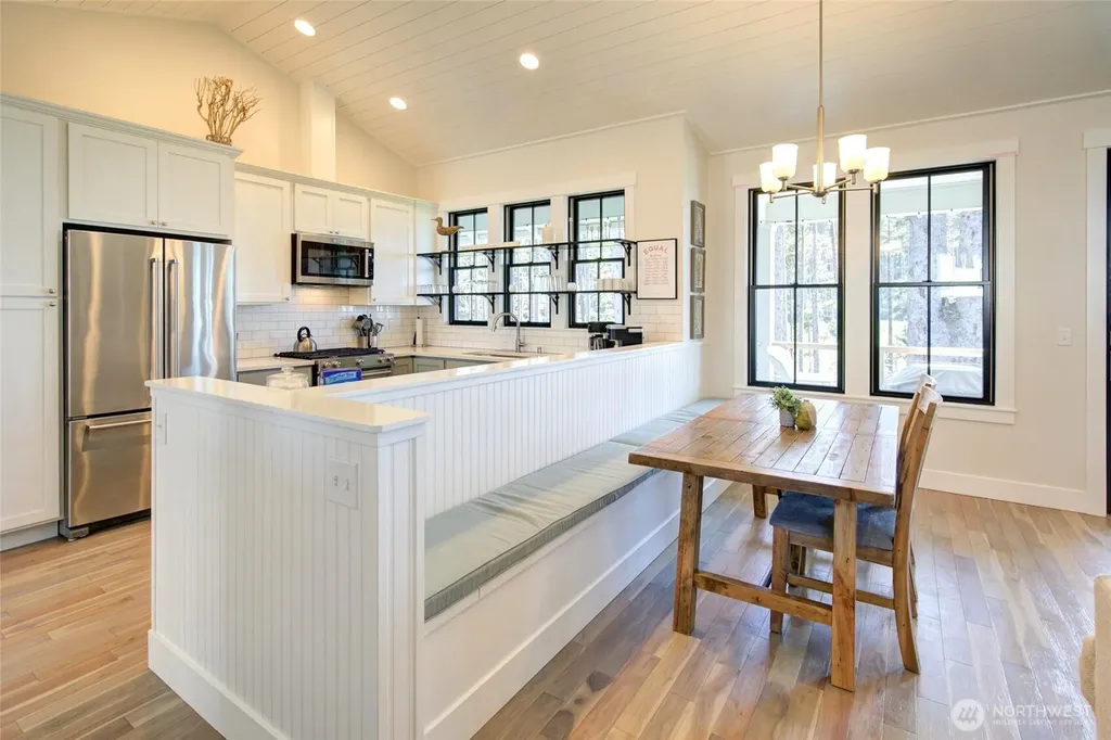 46 Seaside Lane Pacific Beach WA 98571