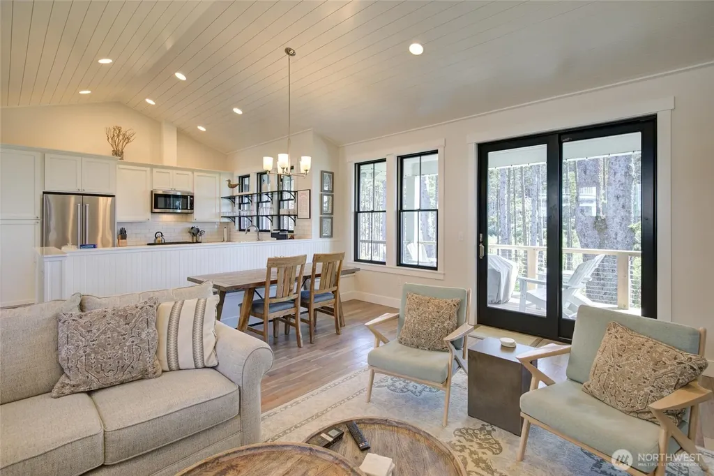 46 Seaside Lane Pacific Beach WA 98571