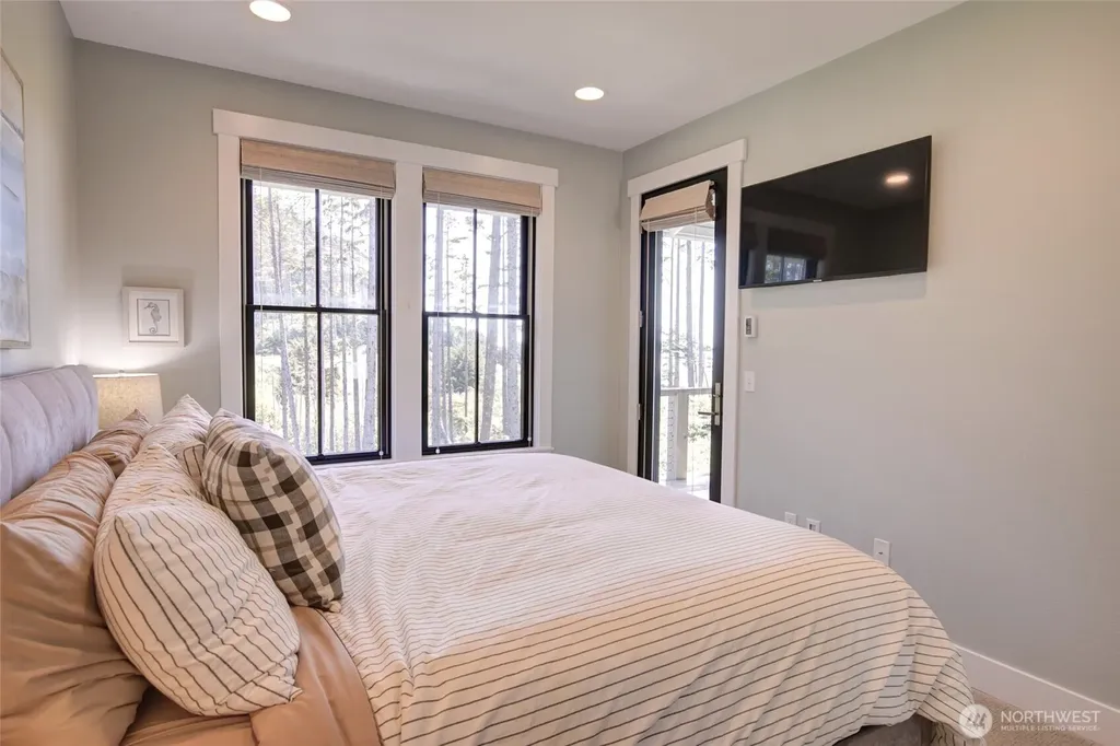 46 Seaside Lane Pacific Beach WA 98571