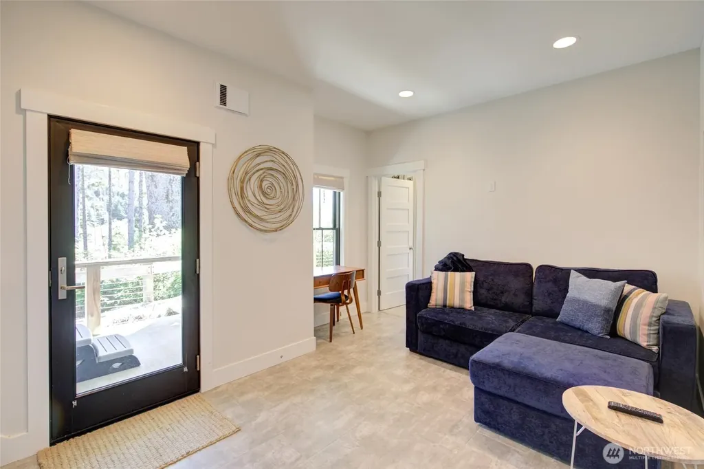 46 Seaside Lane Pacific Beach WA 98571