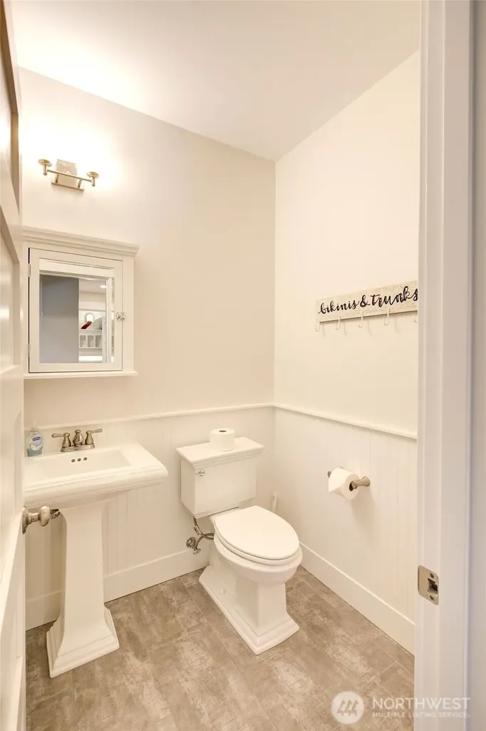 46 Seaside Lane Pacific Beach WA 98571