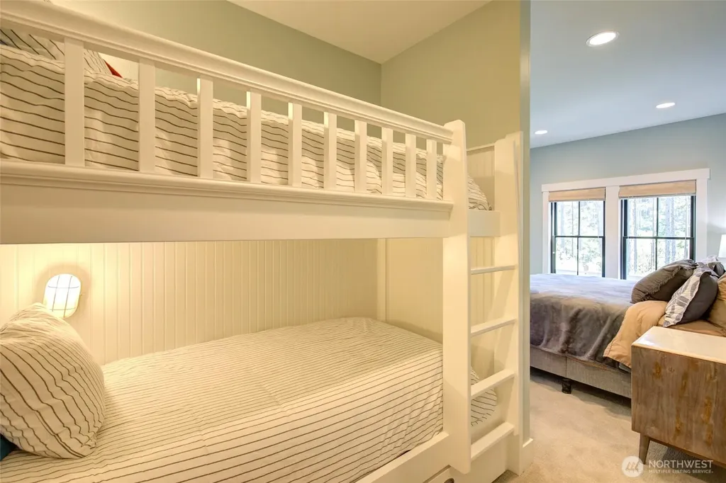 46 Seaside Lane Pacific Beach WA 98571