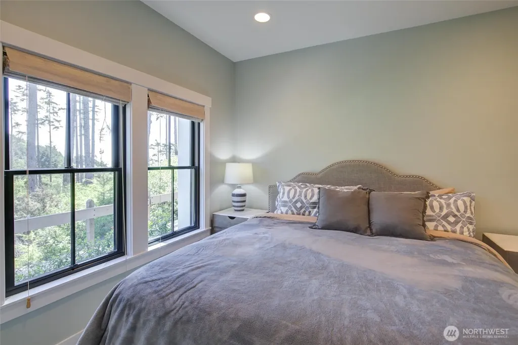 46 Seaside Lane Pacific Beach WA 98571