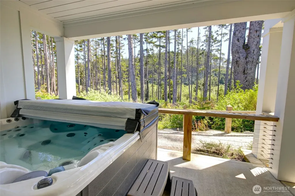 46 Seaside Lane Pacific Beach WA 98571