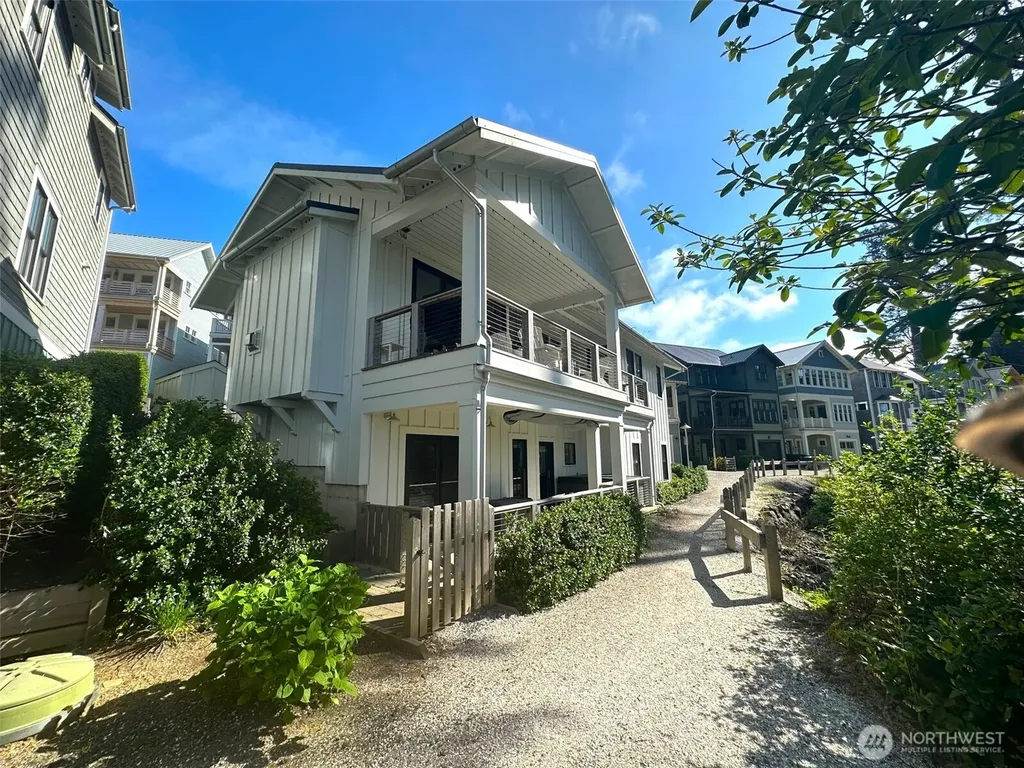 46 Seaside Lane Pacific Beach WA 98571