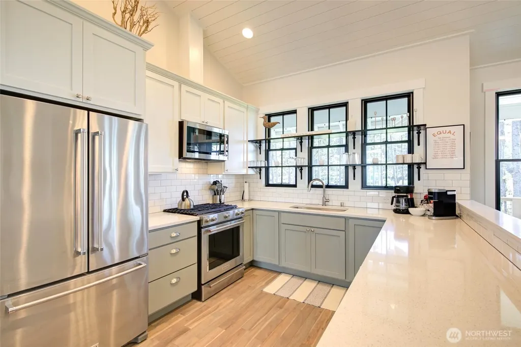 46 Seaside Lane Pacific Beach WA 98571
