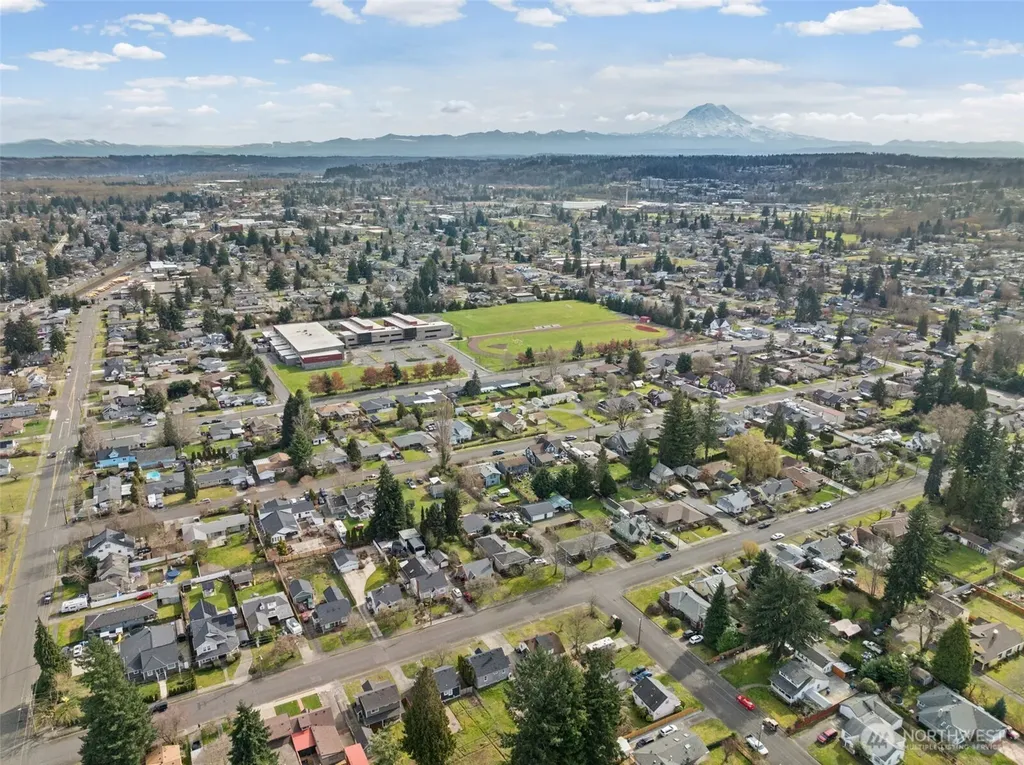 312 17th Street NW Puyallup WA 98371