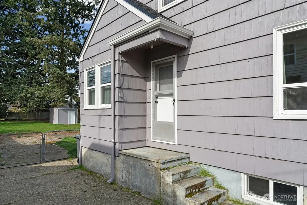 312 17th Street NW Puyallup WA 98371