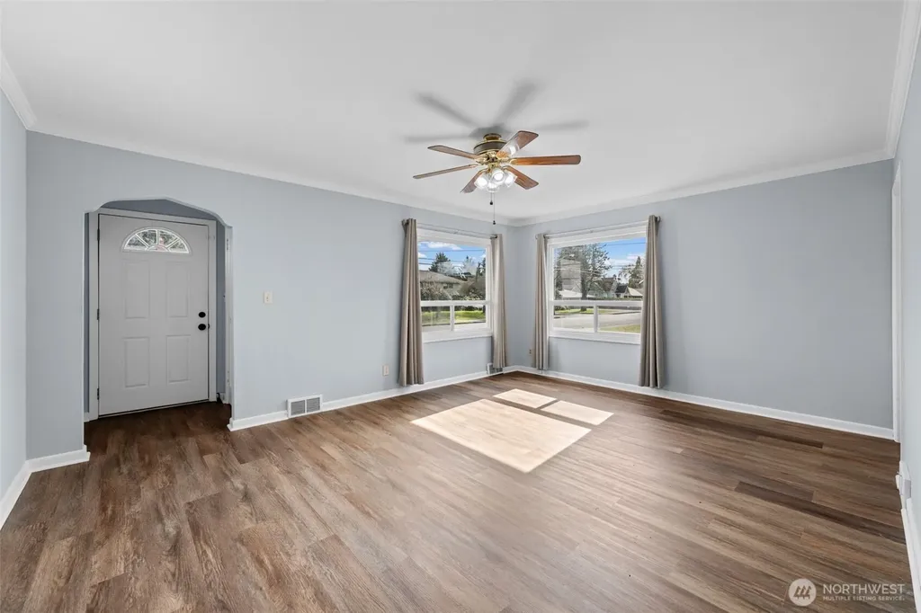 312 17th Street NW Puyallup WA 98371