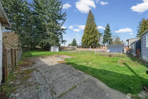 312 17th Street NW Puyallup WA 98371