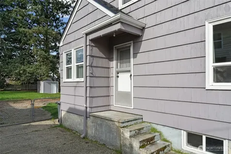 312 17th Street NW Puyallup WA 98371