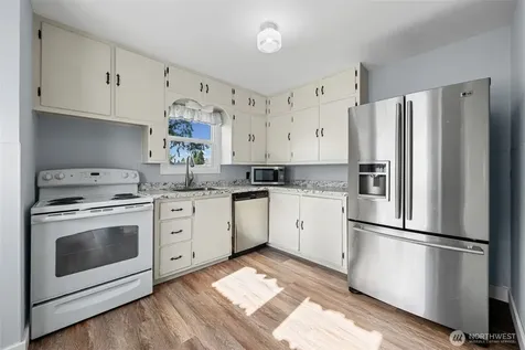 312 17th Street NW Puyallup WA 98371