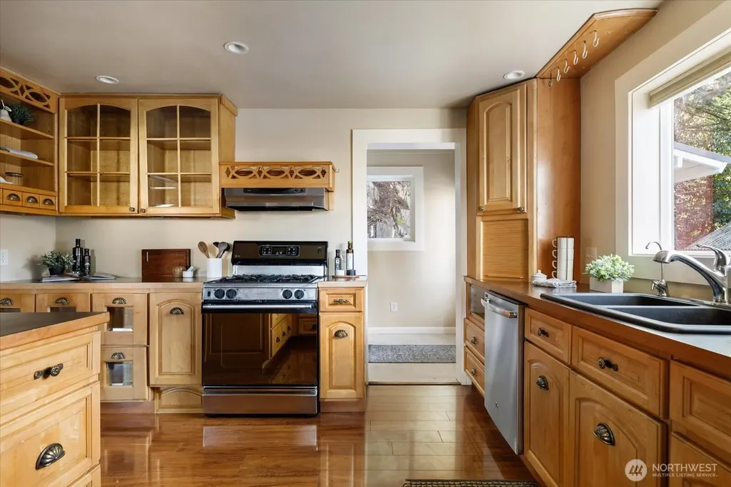 220 Morris Street La Conner WA 98257