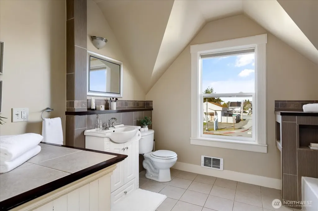 220 Morris Street La Conner WA 98257