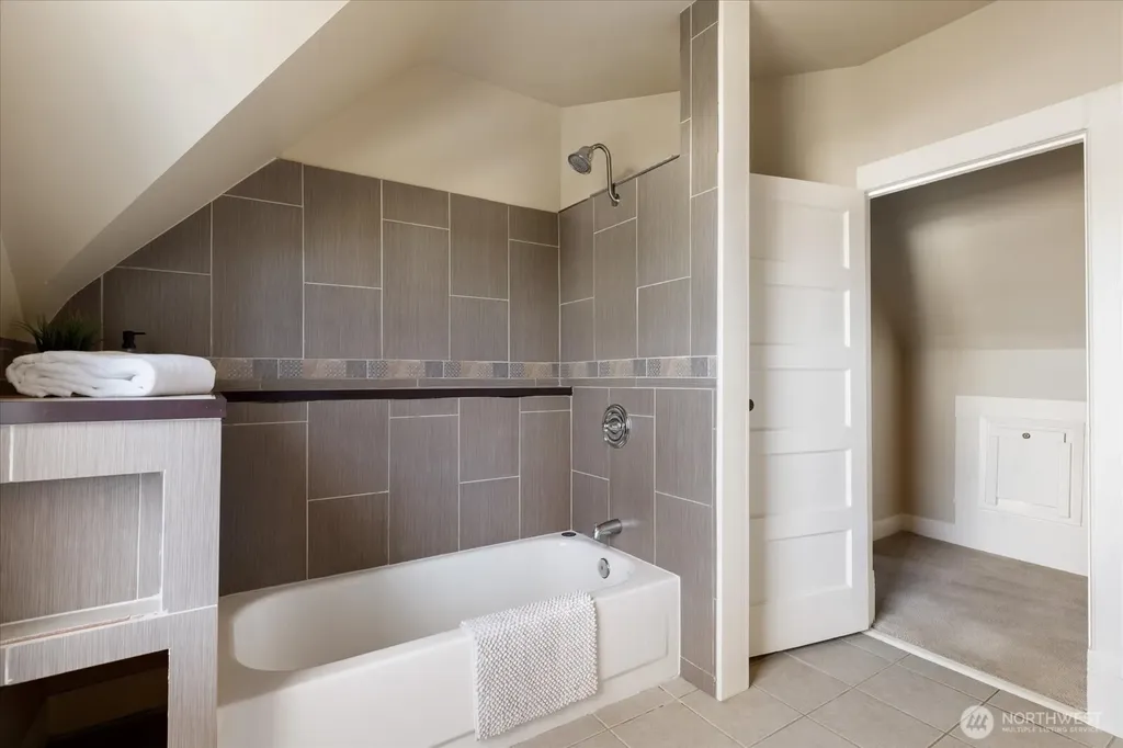220 Morris Street La Conner WA 98257
