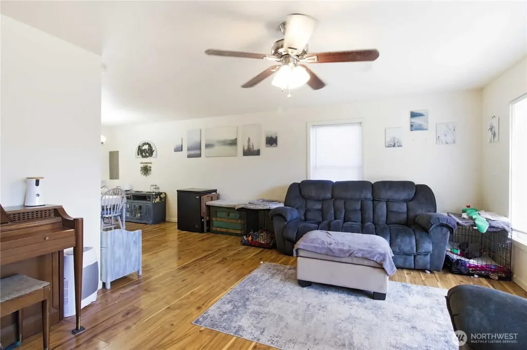 421 Mcadams Road E Longview WA 98632