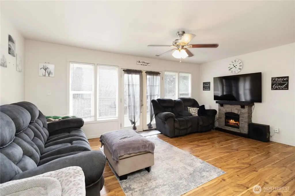 421 Mcadams Road E Longview WA 98632