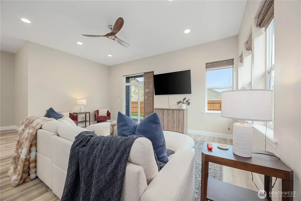 444 Hilltop Place Chelan WA 98816