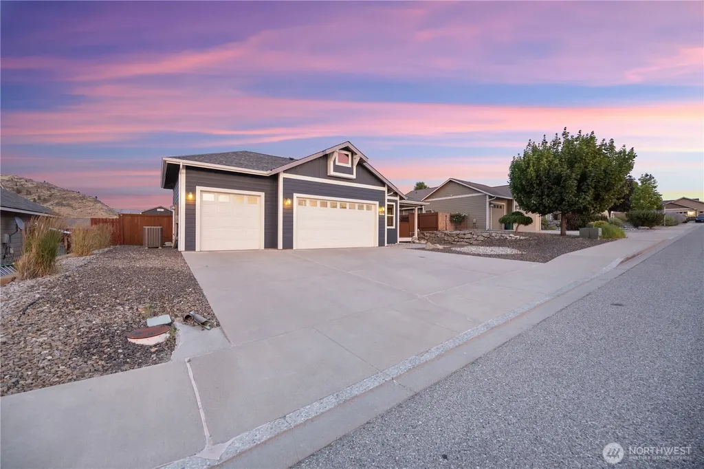 444 Hilltop Place Chelan WA 98816