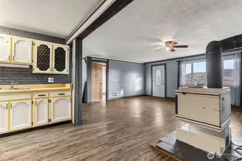 514 N Ash Street Omak WA 98841