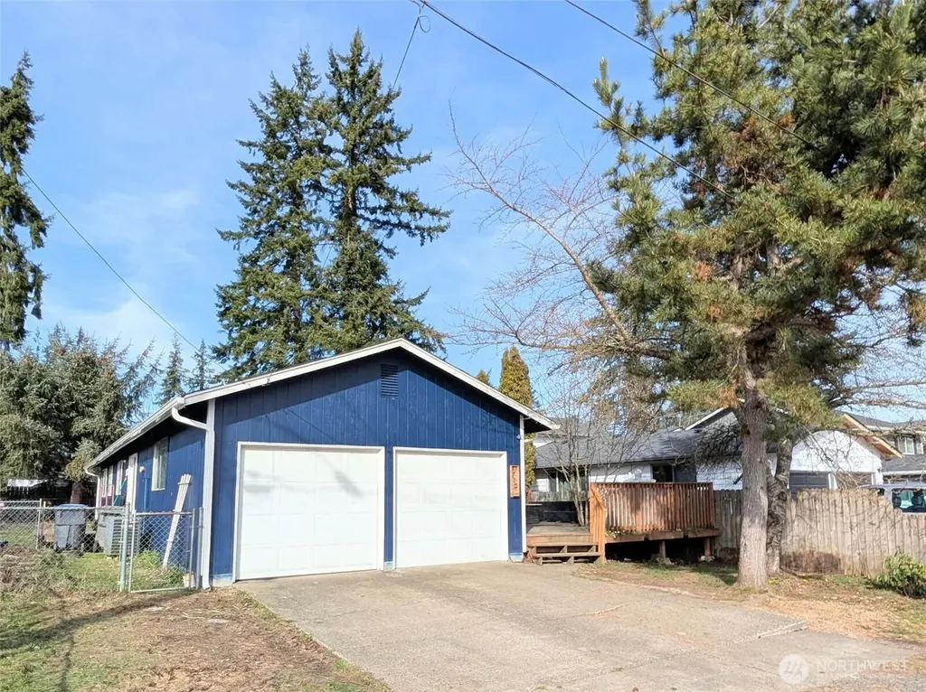 1710 W Young Elma WA 98541