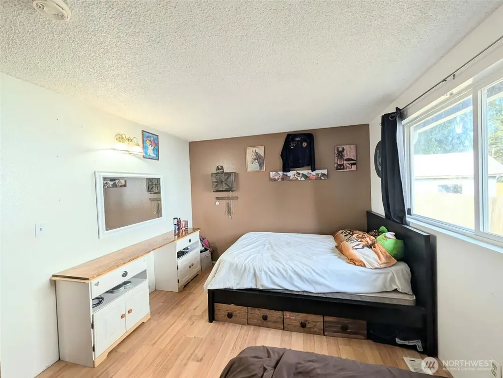 1710 W Young Elma WA 98541