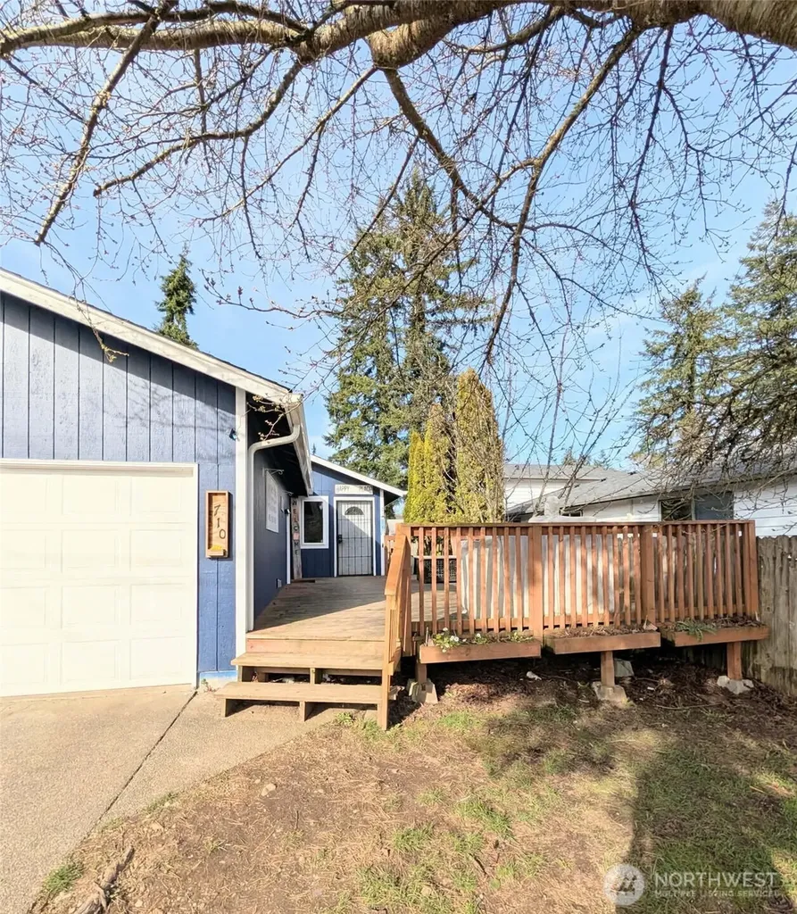 1710 W Young Elma WA 98541