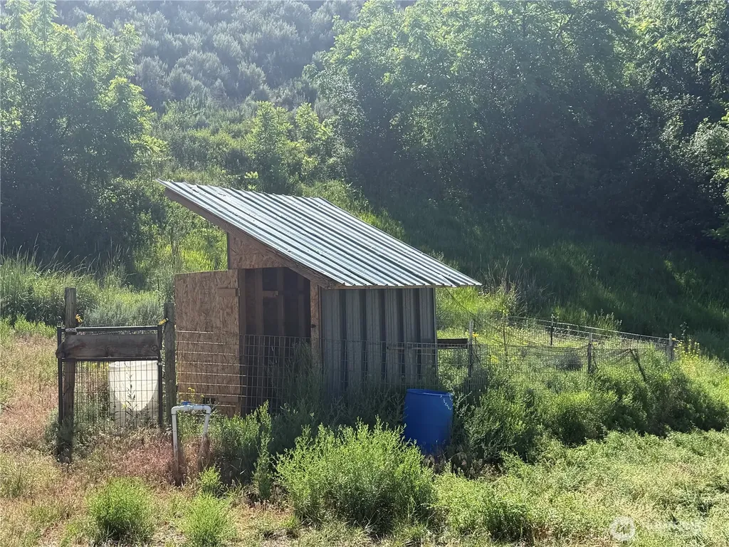 87 Canyon Creek Road Oroville WA 98844