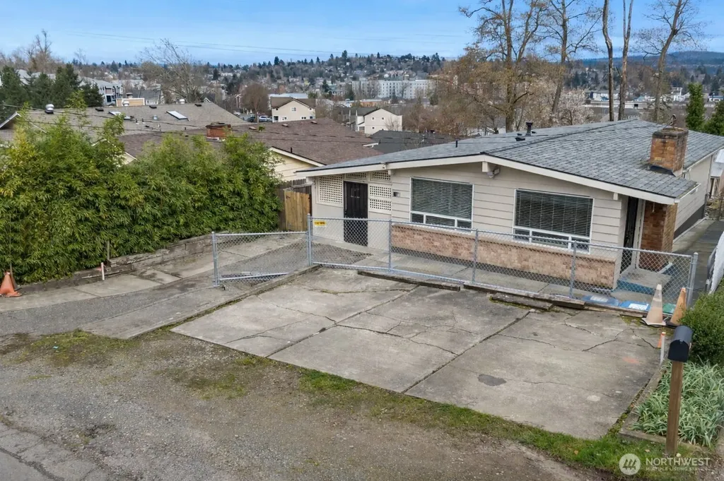 7226 33rd Avenue S Seattle WA 98118