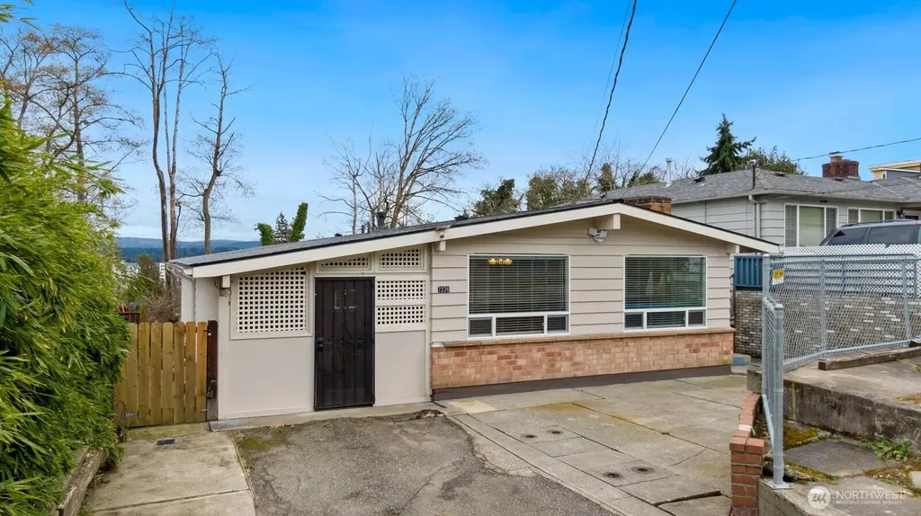 7226 33rd Avenue S Seattle WA 98118