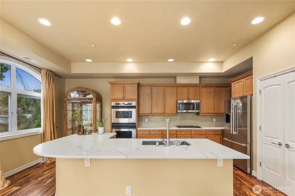 10398 NE 17th Street Bellevue WA 98004