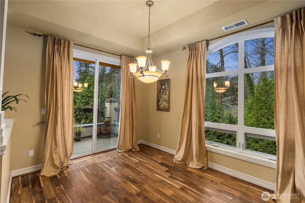 10398 NE 17th Street Bellevue WA 98004