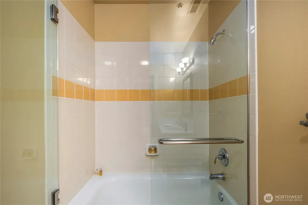 10398 NE 17th Street Bellevue WA 98004